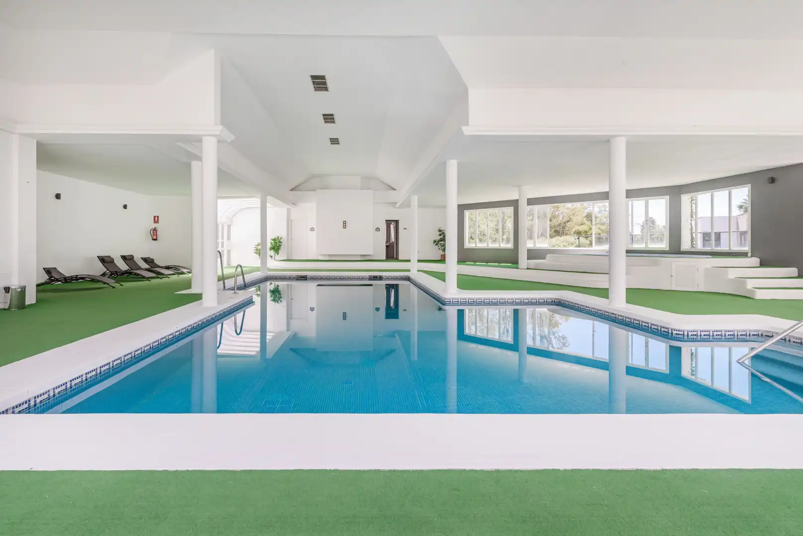 Piscina de Planta baja en venta en Marbella con Aire acondicionado, Terraza y Piscina