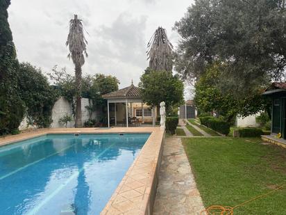 Piscina de Casa o xalet en venda en Dos Hermanas amb Jardí privat i Piscina