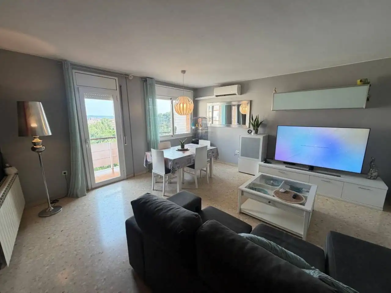Living room of Flat for sale in Terrassa  with Air Conditioner, Heating and Balcony