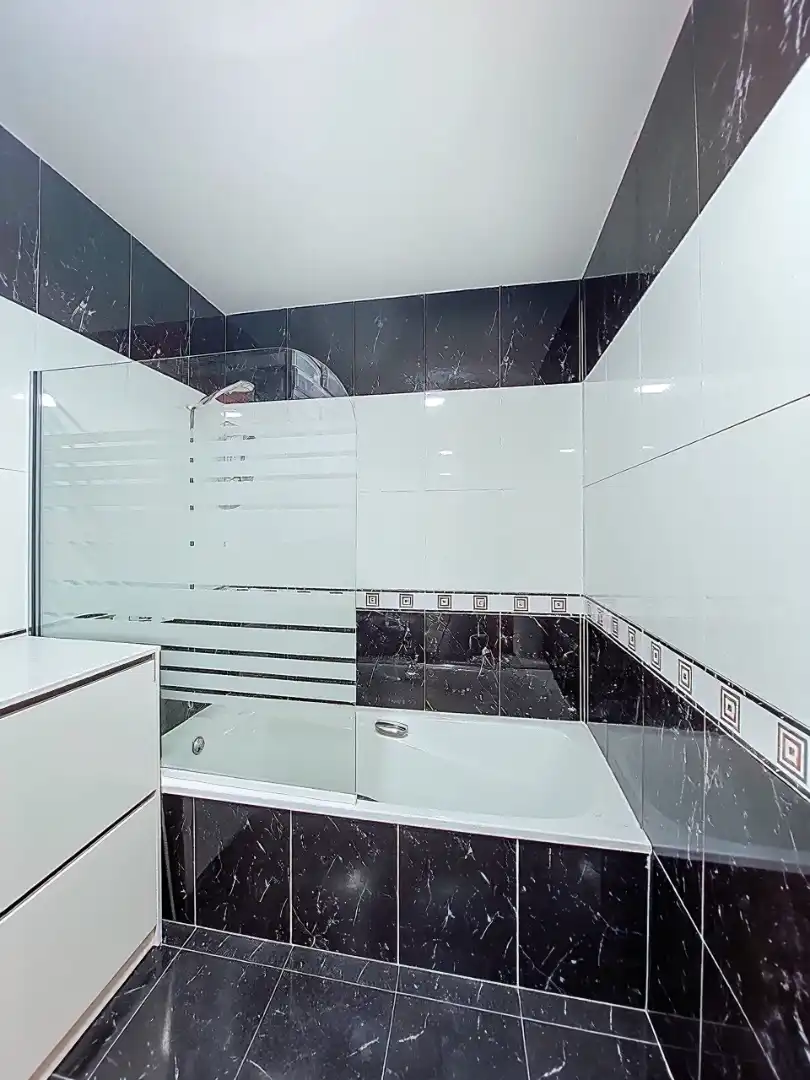 Badezimmer von Wohnung zum Verkauf in Silla mit Klimaanlage, Abstellraum und Balkon