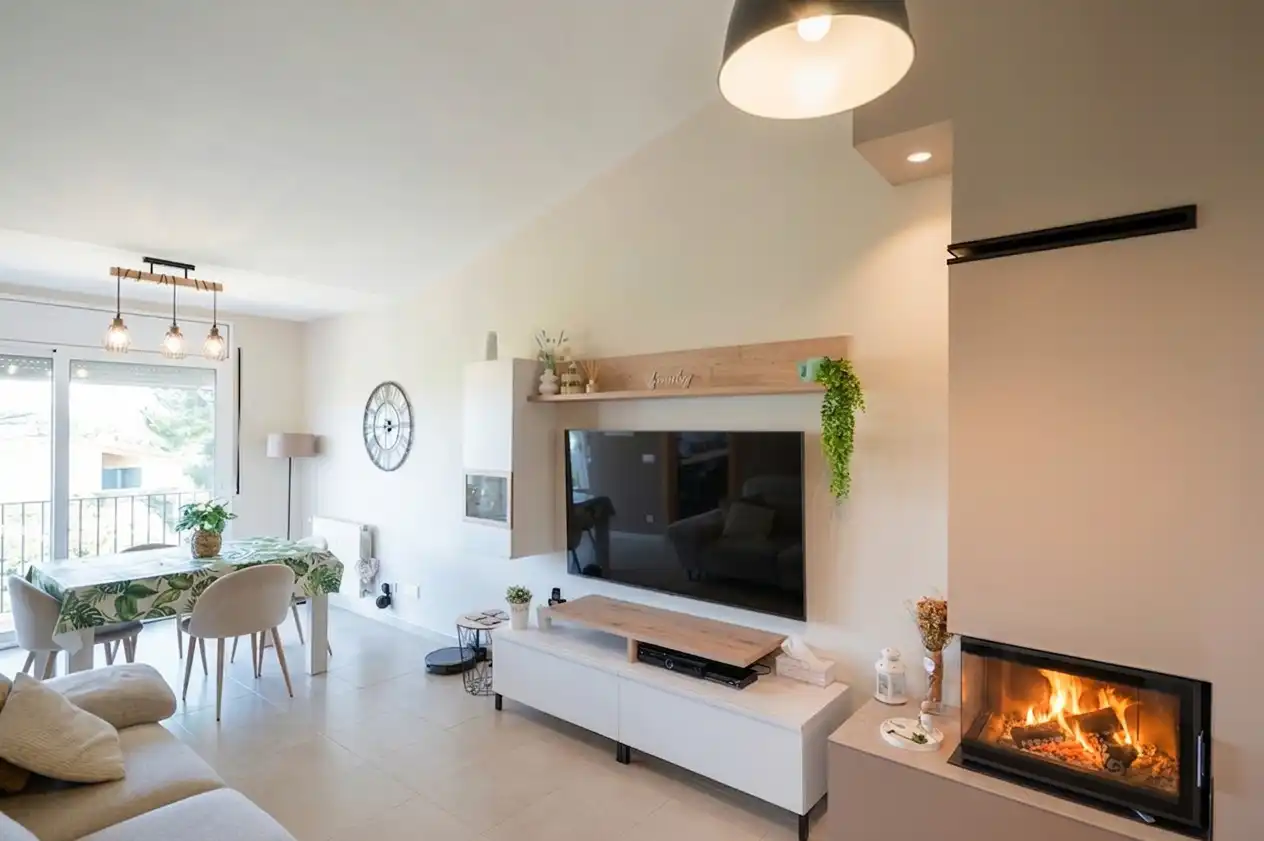 Sala de estar de Casa adosada en venta en Abrera con Aire acondicionado, Calefacción y Parquet
