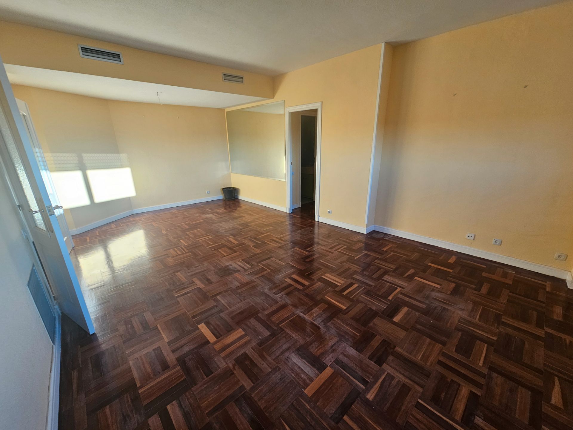 Living room of Flat for sale in Argés  with Air Conditioner, Heating and Parquet flooring