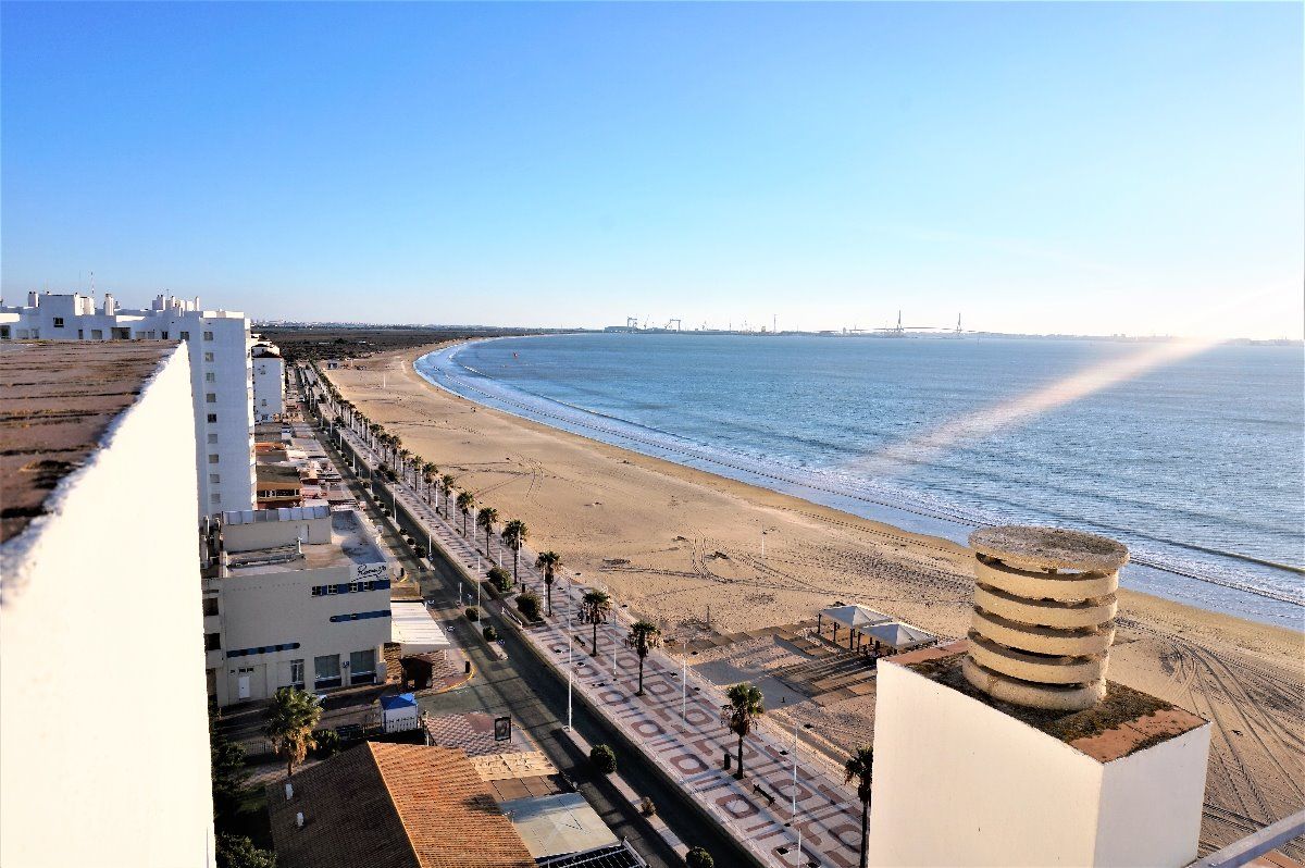 Vista exterior de Pis de lloguer en El Puerto de Santa María amb Terrassa i Piscina comunitària