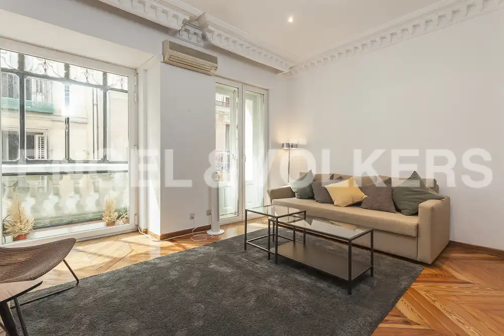 Living room of Flat for rent in Madrid  with Air Conditioner, Heating and Parquet flooring