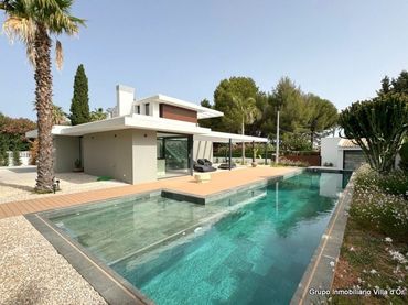 Casa con piscina en venta en Las Rotas / Les Rotes