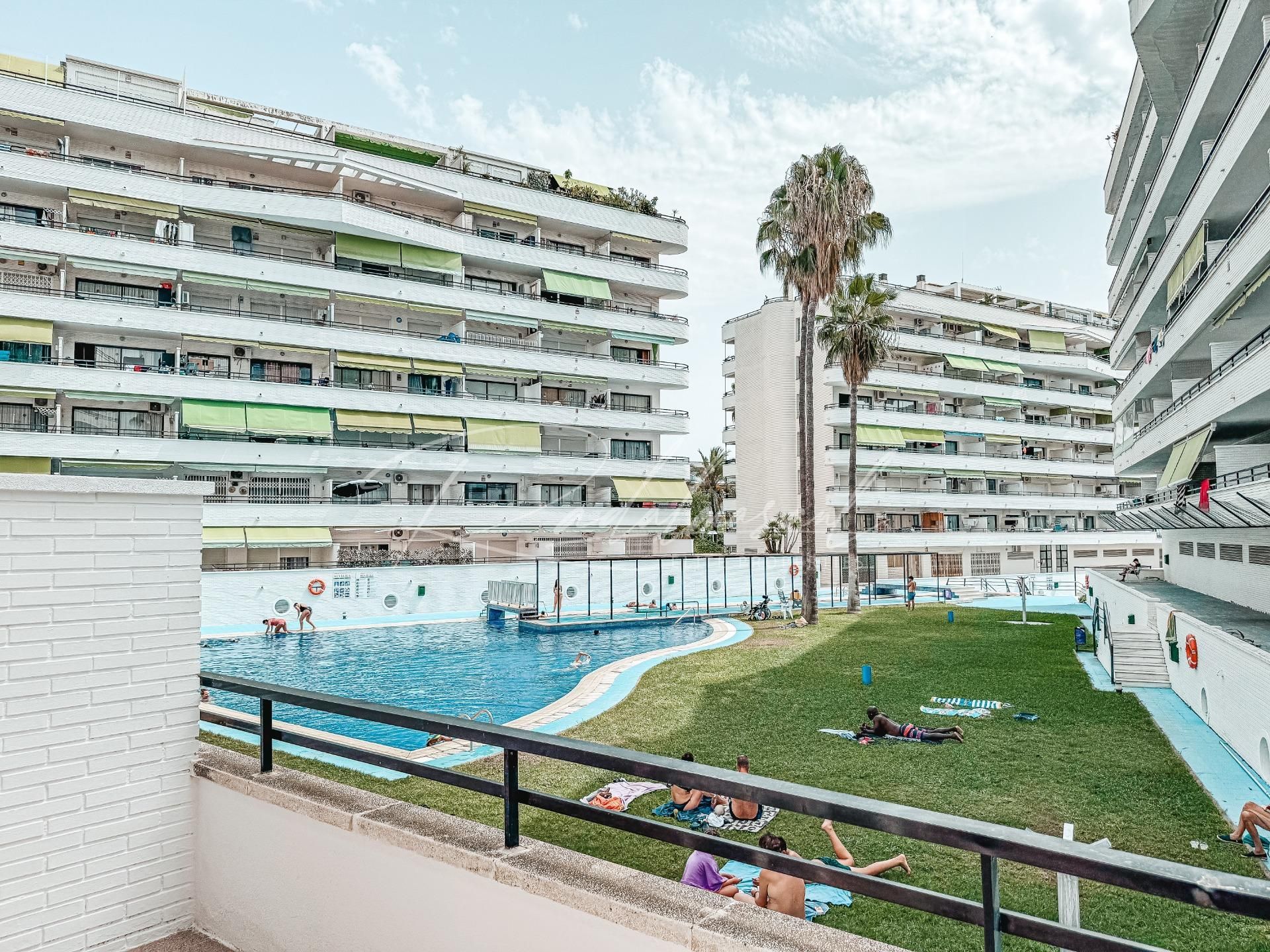 Piscina de Pis en venda en Salou amb Jardí privat, Terrassa i Piscina comunitària