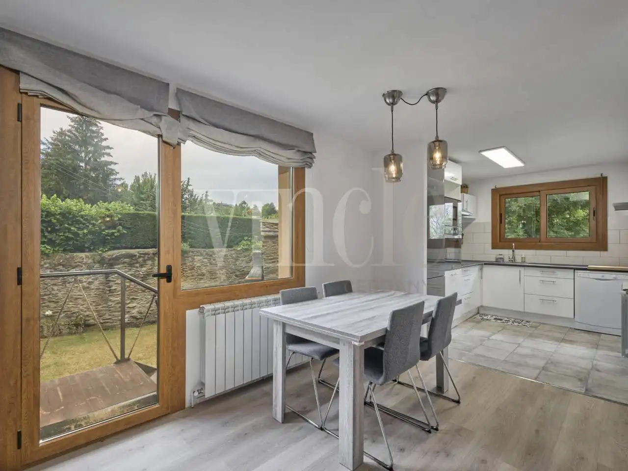 Cuina de Casa o xalet en venda en Fontanals de Cerdanya amb Calefacció, Jardí privat i Parquet