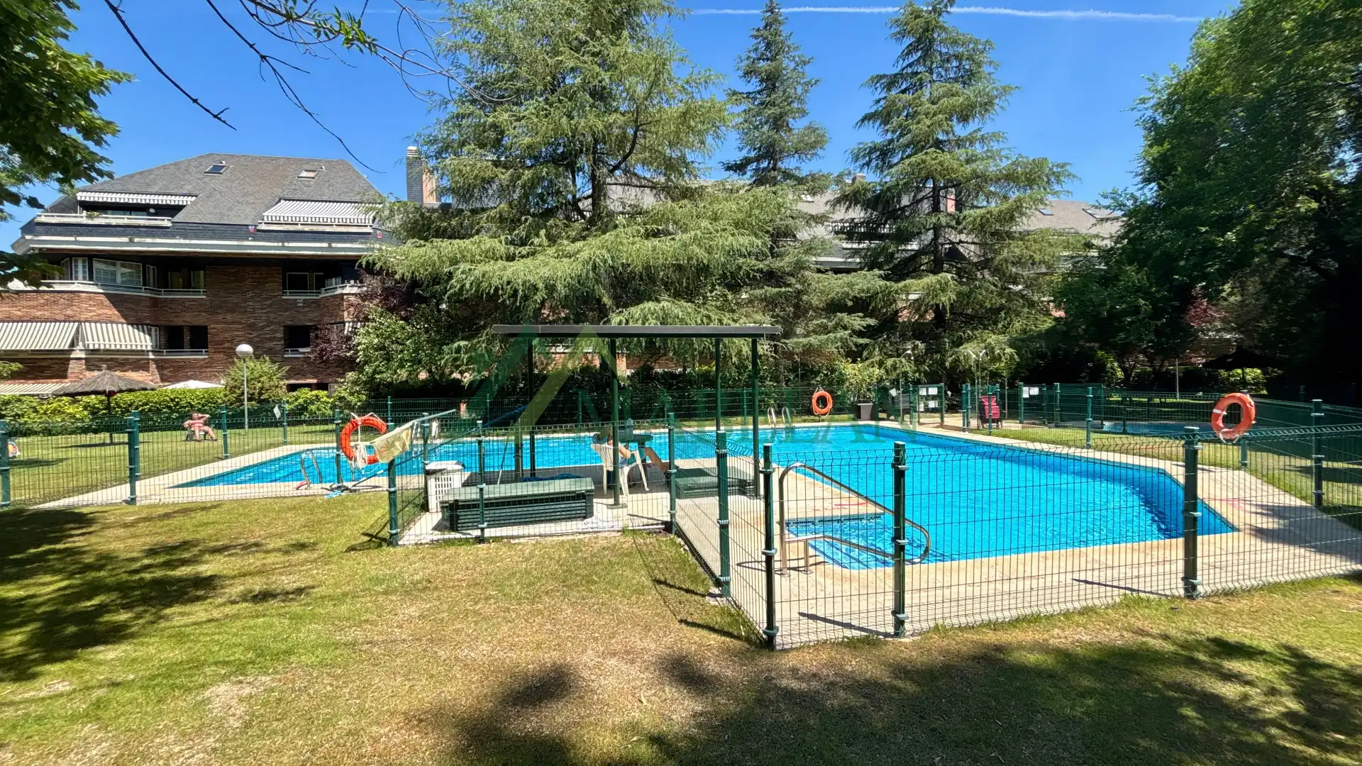 Schwimmbecken von Dachboden zum Verkauf in Las Rozas de Madrid mit Klimaanlage, Heizung und Parkett