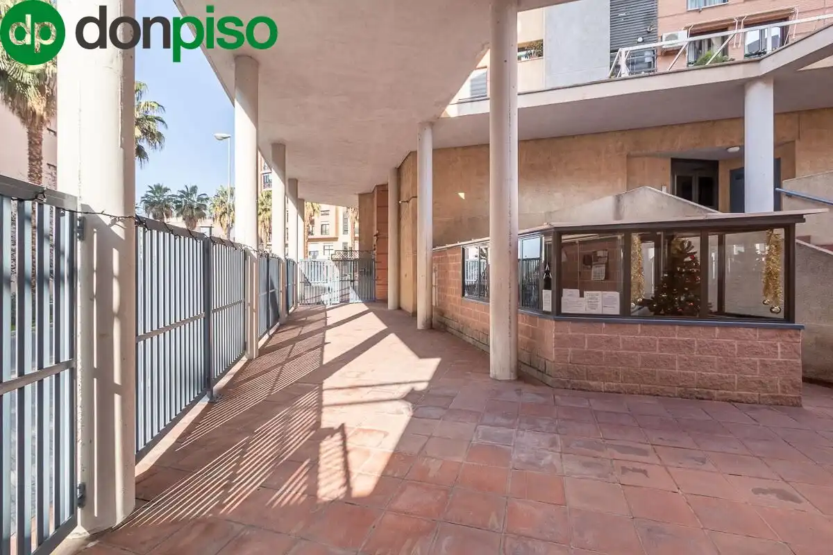 Terrassa de Pis en venda en Granada amb Aire condicionat, Calefacció i Piscina comunitària