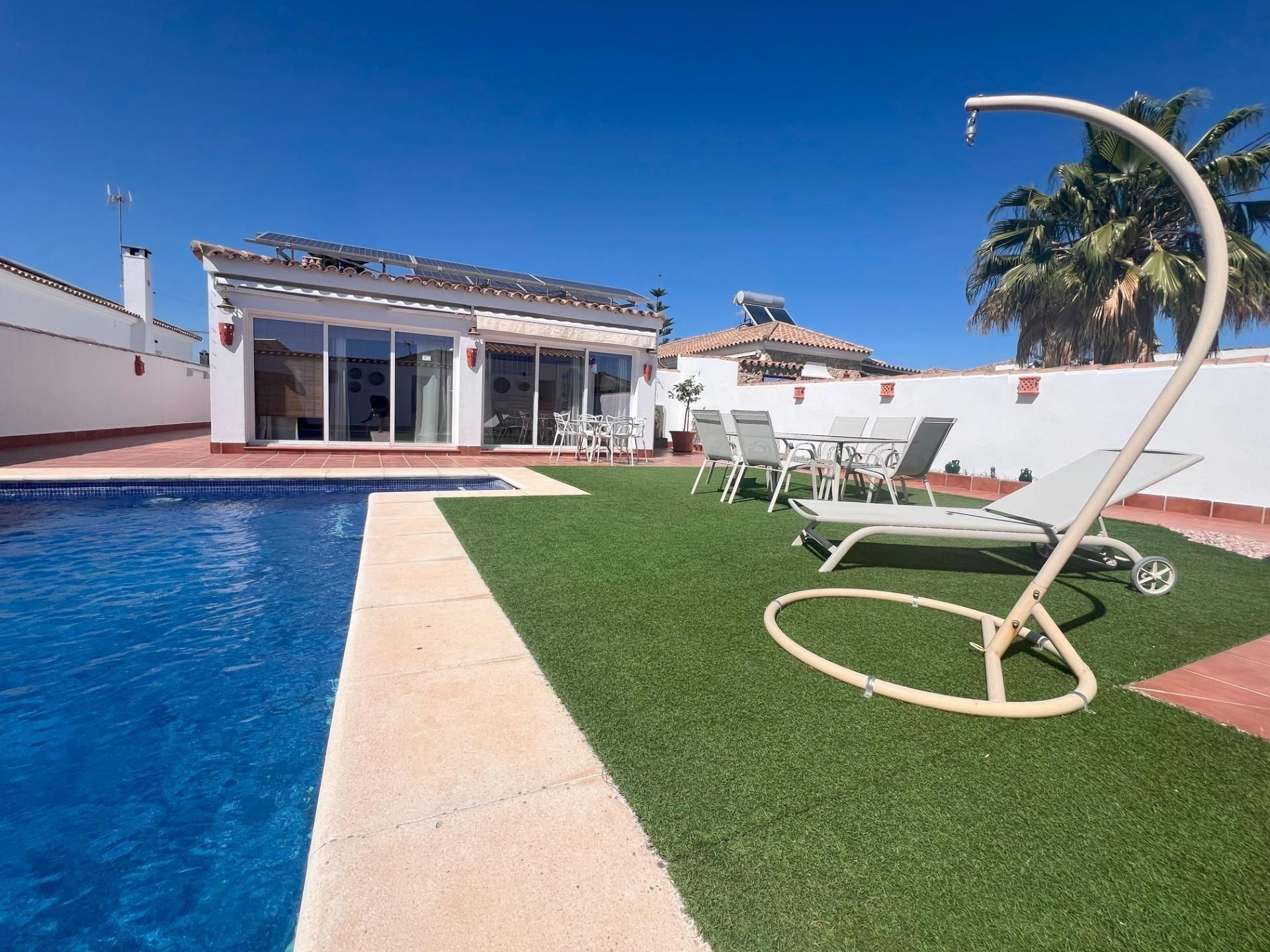 Swimming pool of House or chalet for sale in Chiclana de la Frontera  with Air Conditioner, Private garden and Terrace