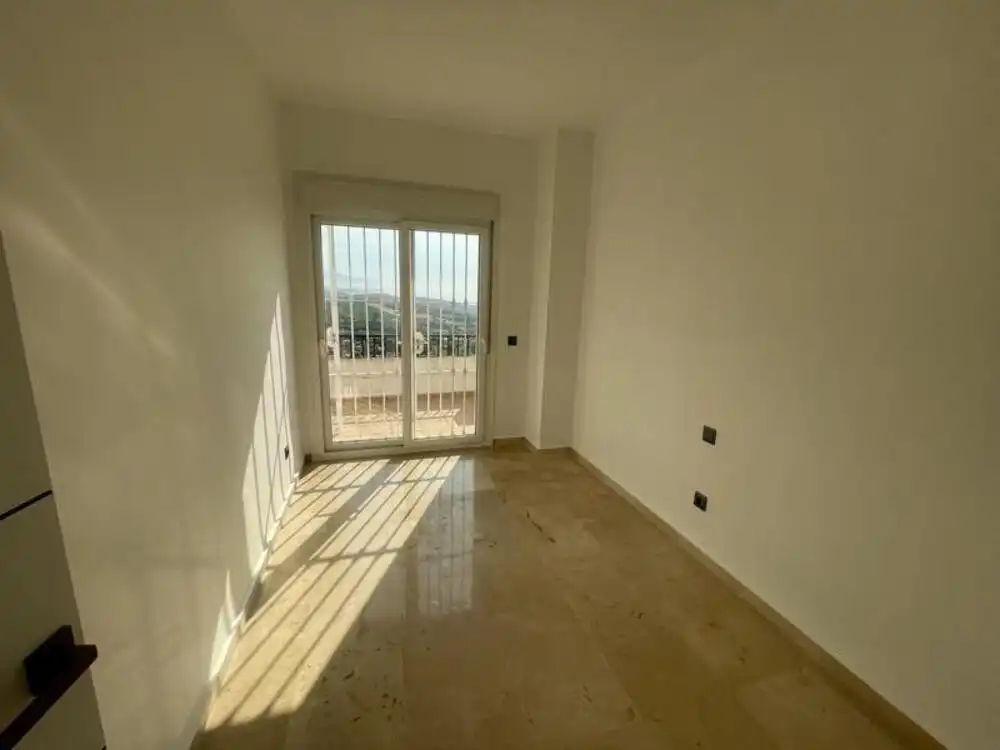 Dormitori de Casa adosada de lloguer en Manilva amb Aire condicionat, Terrassa i Piscina