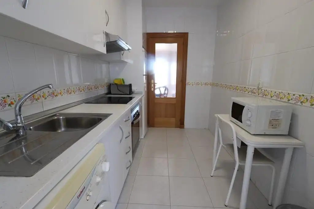 Cuina de Casa o xalet de lloguer en Orihuela amb Jardí privat, Terrassa i Moblat