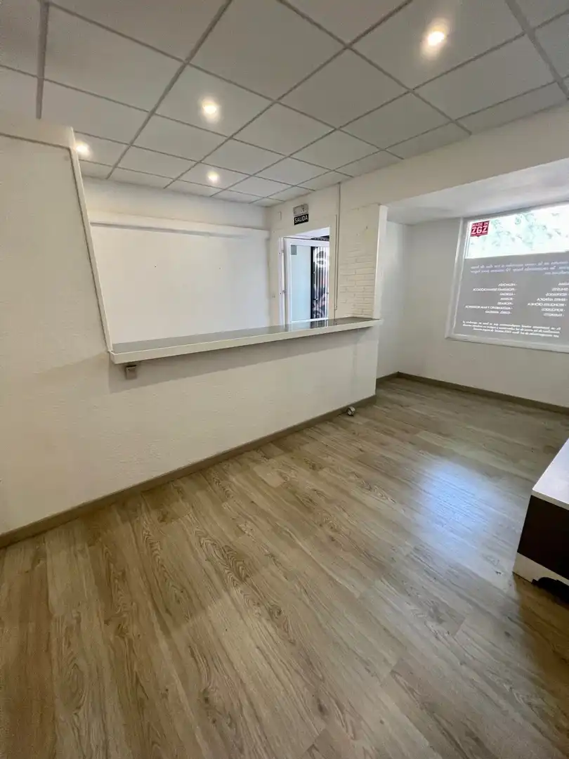 Local comercial de lloguer a Vía Univérsitas, imagen 5