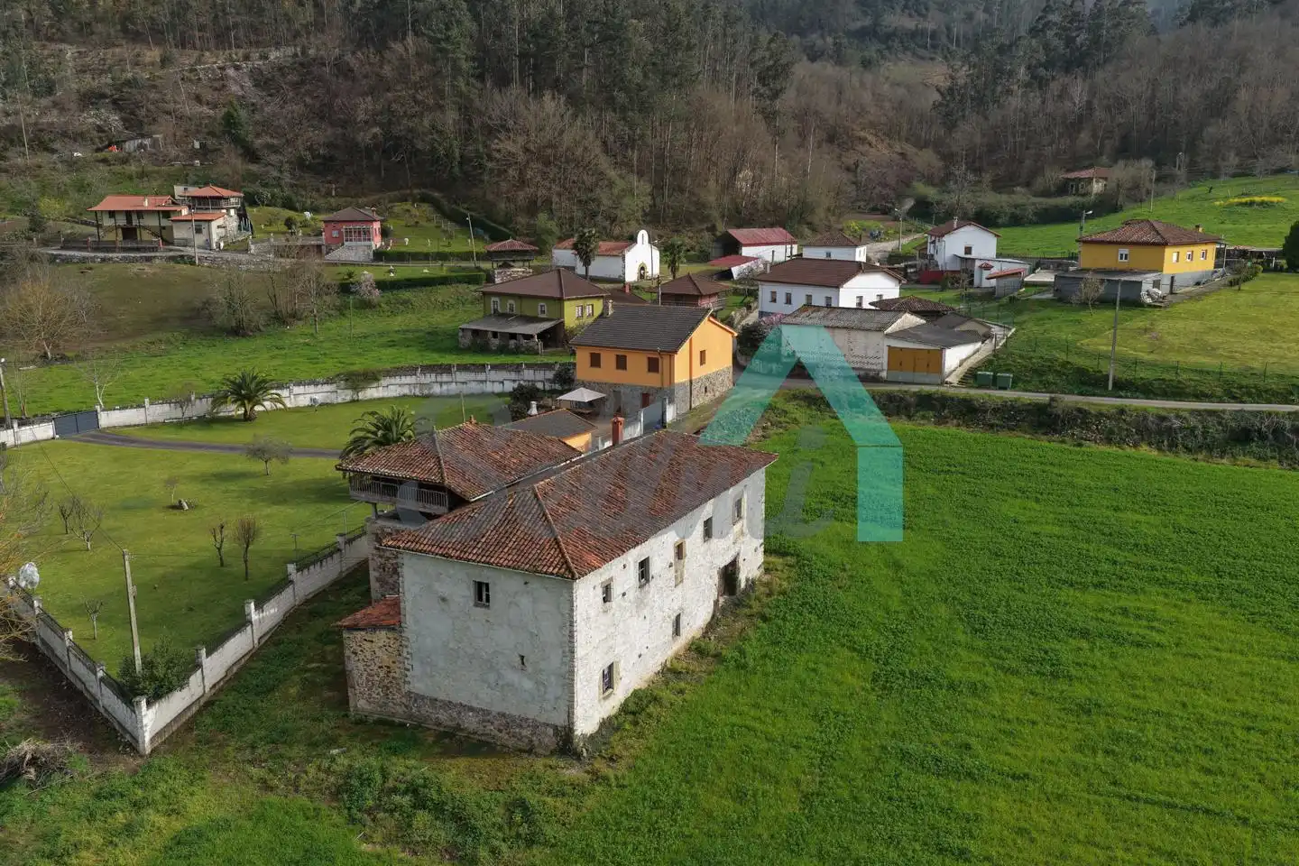 Casa o xalet en venda a Llamas, Salas