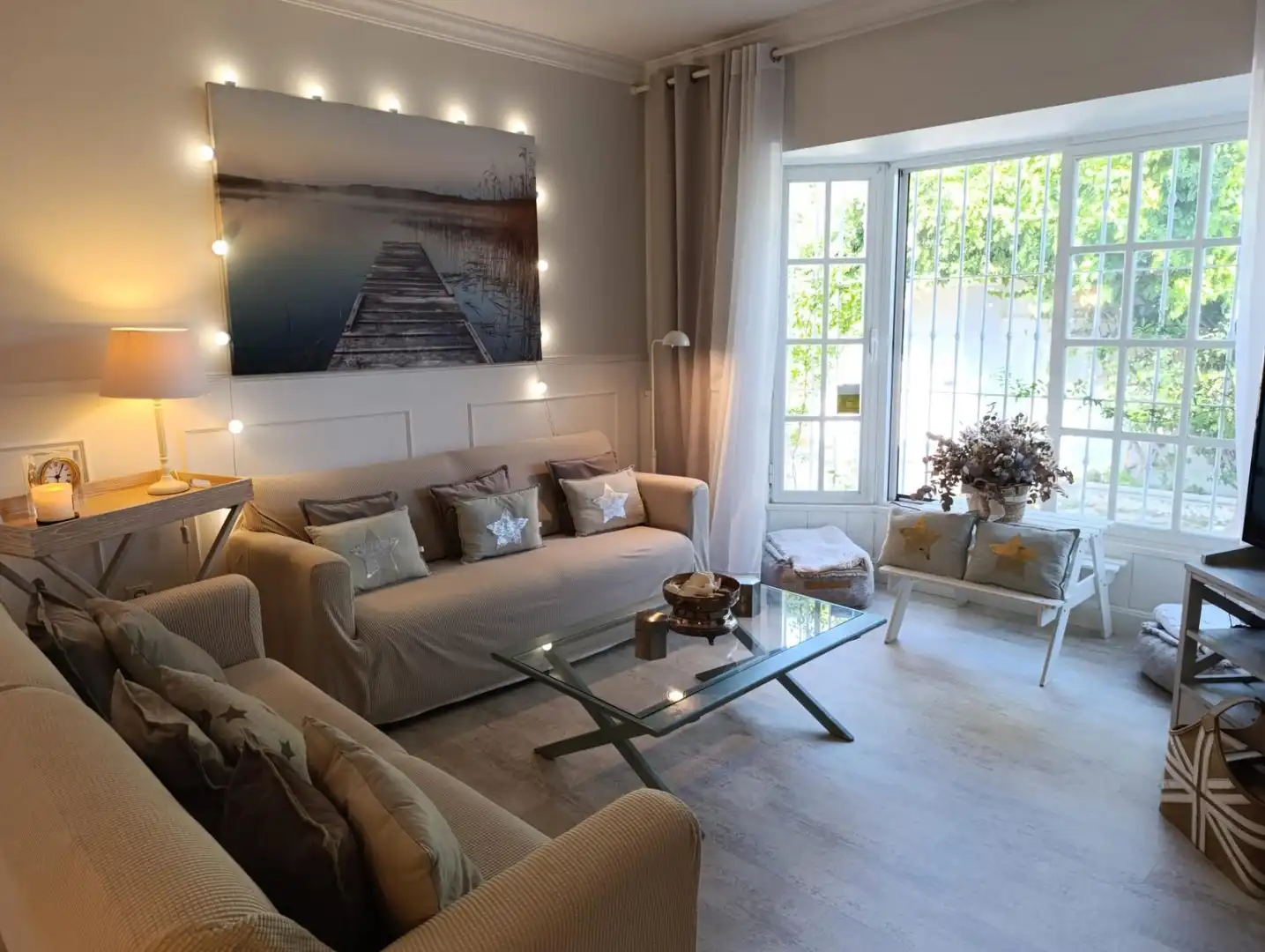 Sala d'estar de Casa o xalet en venda en Chiclana de la Frontera amb Aire condicionat, Jardí privat i Traster