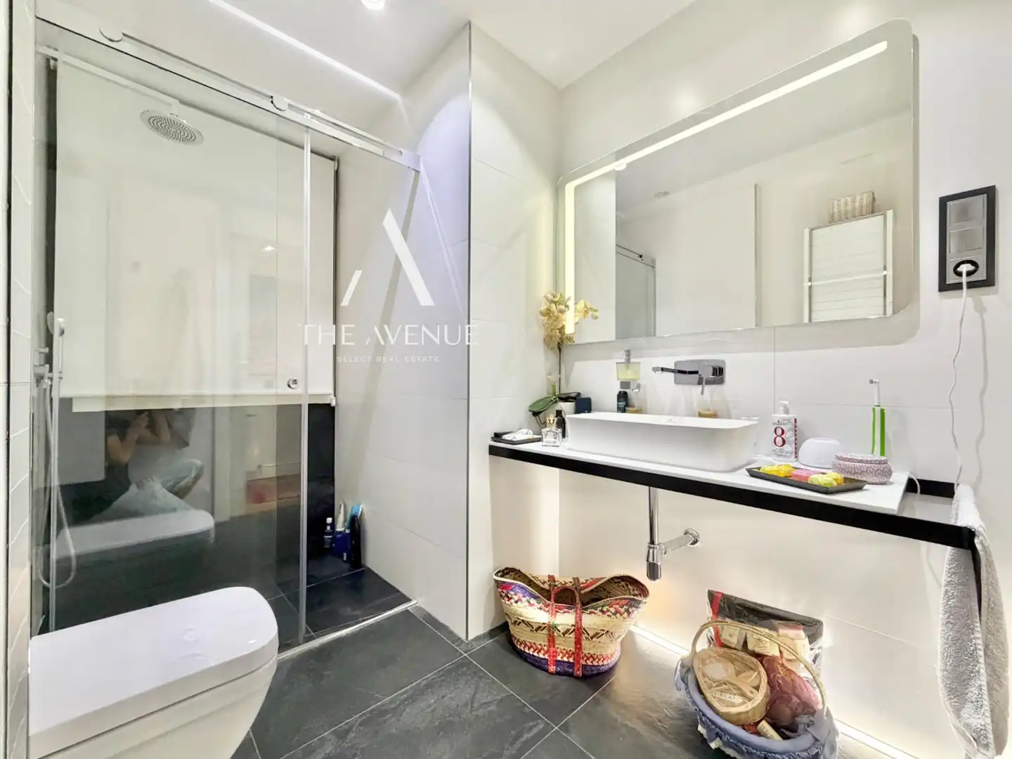 Bathroom of Flat for sale in Madrid  with Air Conditioner, Heating and Parquet flooring