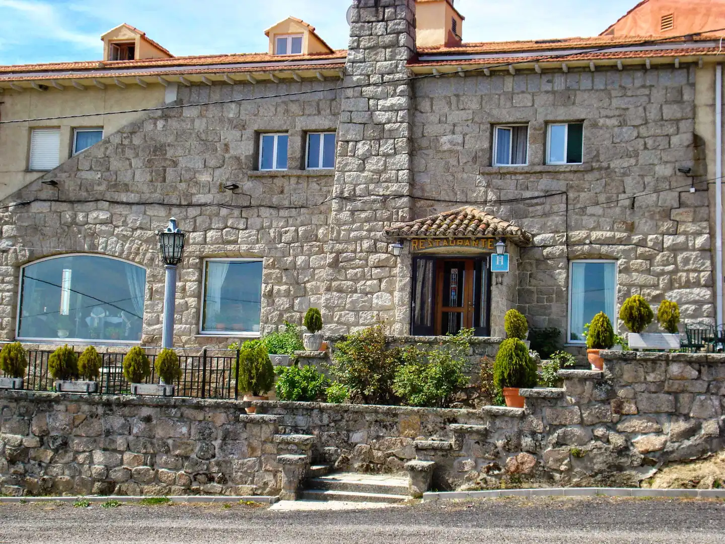 Außenansicht von Gebäude zum Verkauf in Guadarrama