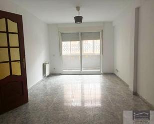 Living room of Flat for sale in  Madrid Capital