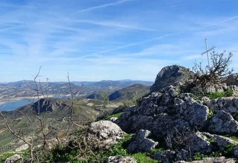 Vista exterior de Casa adosada en venda en Cuevas de San Marcos amb Calefacció, Terrassa i Alarma