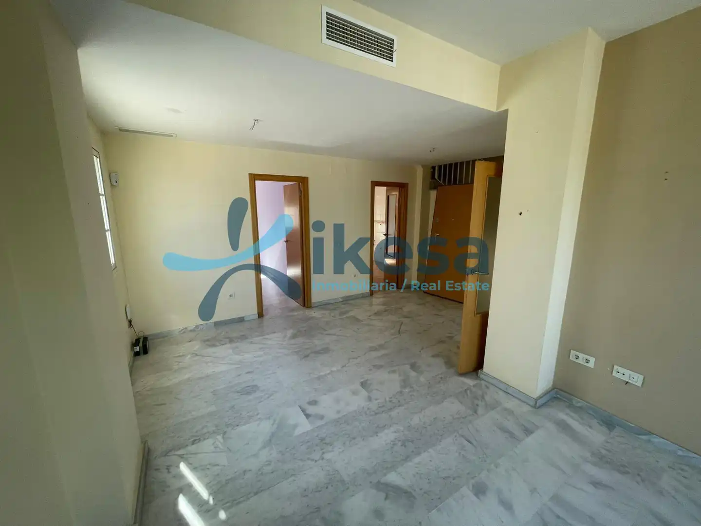 Casa adosada en venda en Gerena amb Jardí privat