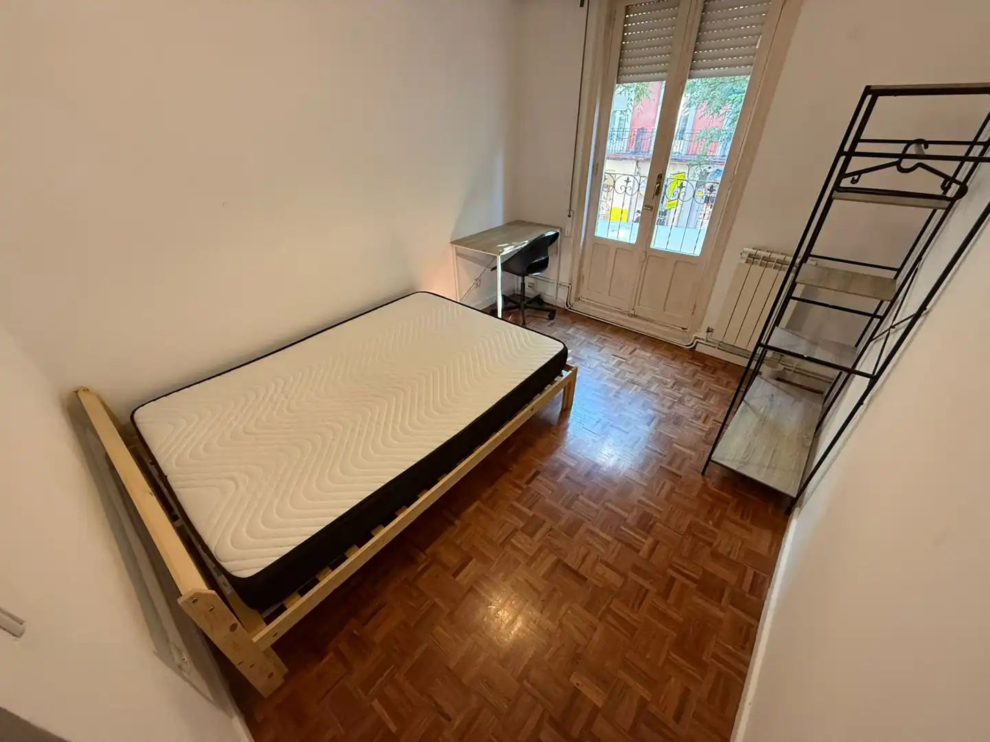 Habitación de Piso para compartir en Madrid con Amueblado, Horno y Lavadora