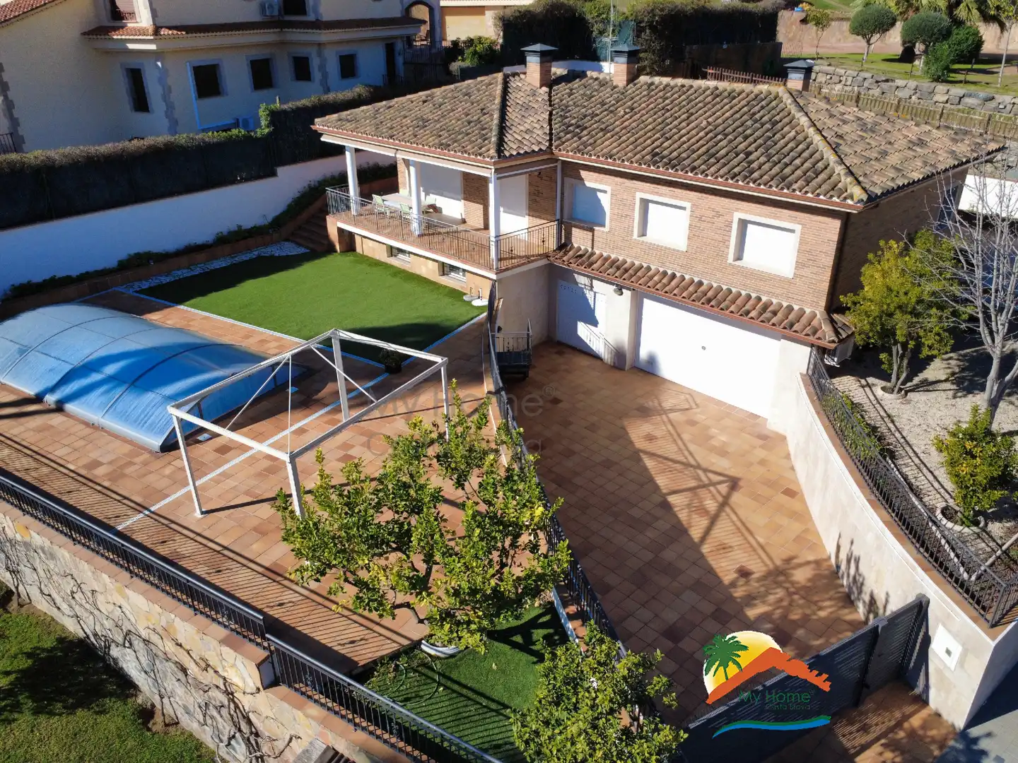 Casa amb piscina en venda a Roca Grossa