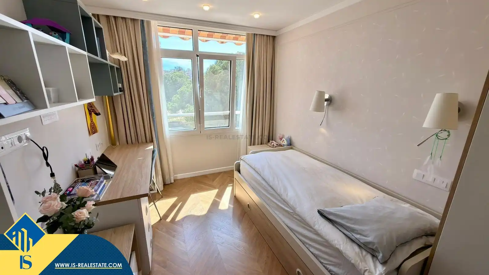Dormitori de Casa o xalet en venda en Alicante / Alacant amb Terrassa, Moblat i Piscina comunitària