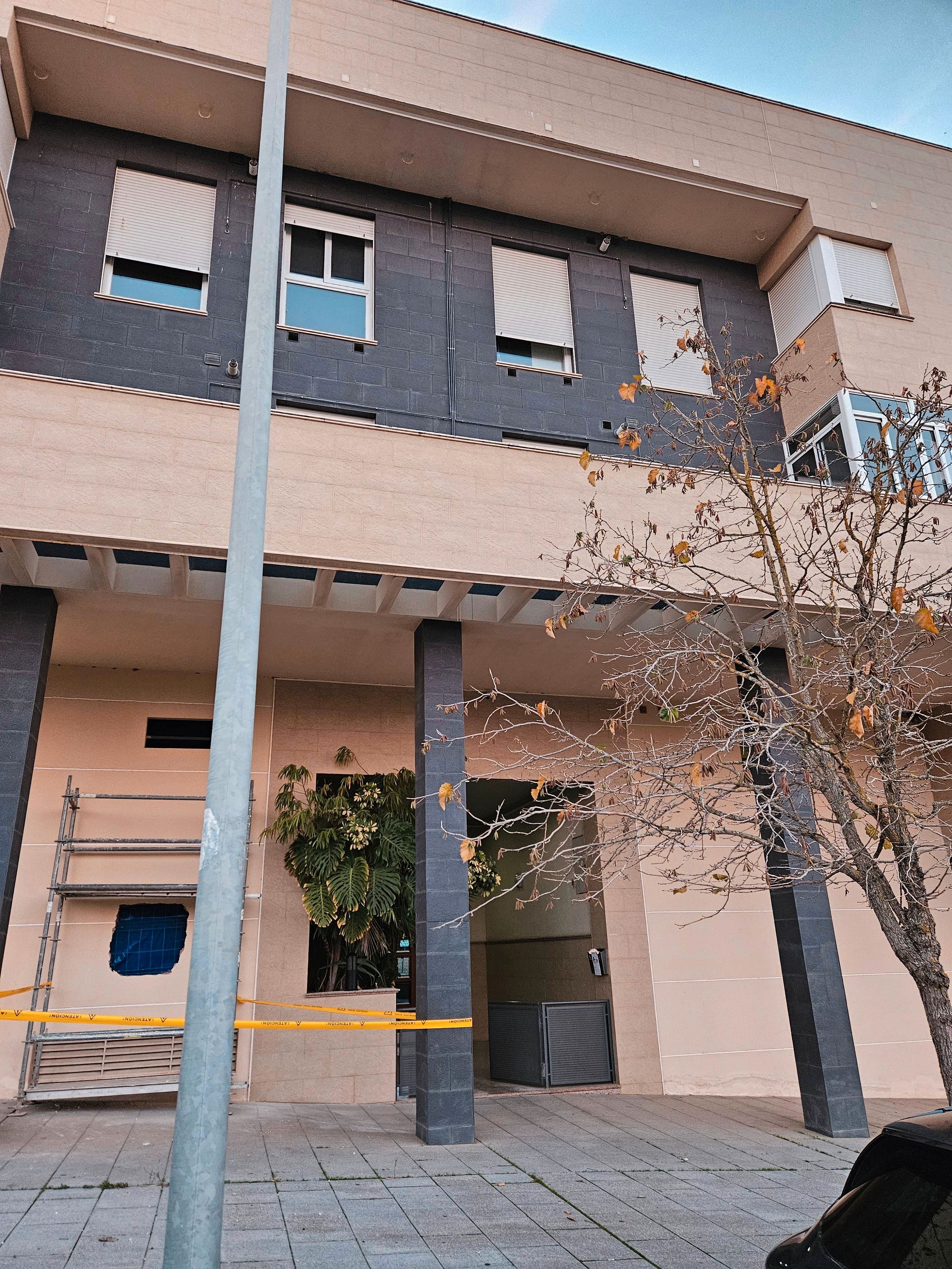Vista exterior de Apartament en venda en Cáceres Capital amb Aire condicionat, Jardí privat i Piscina