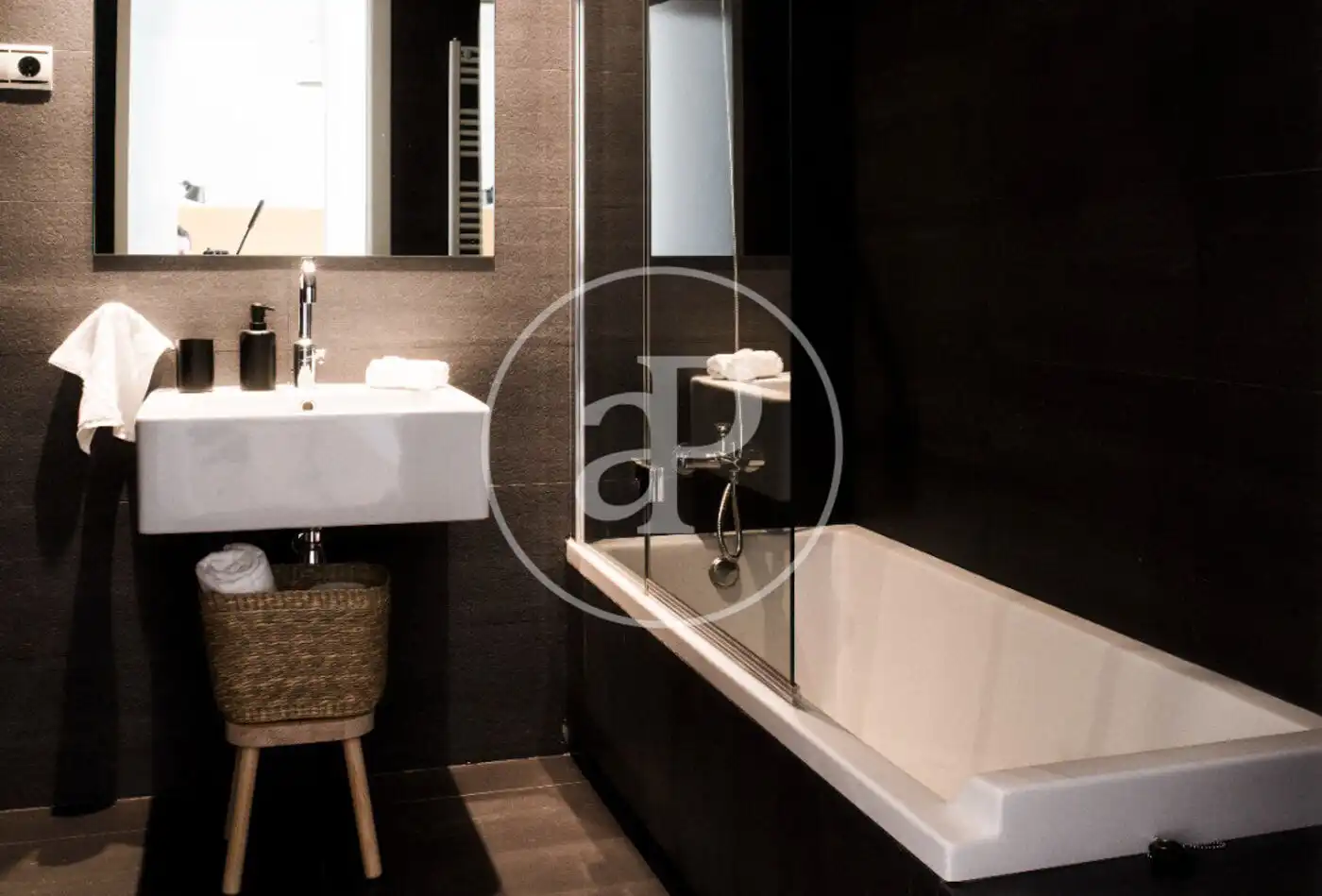 Badezimmer von Wohnung zur Miete in Madrid mit Klimaanlage, Heizung und Möbliert
