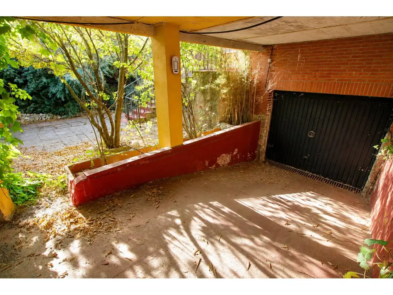 Parking of Houses for sale in Pioz  with Air Conditioner, Heating and Private garden