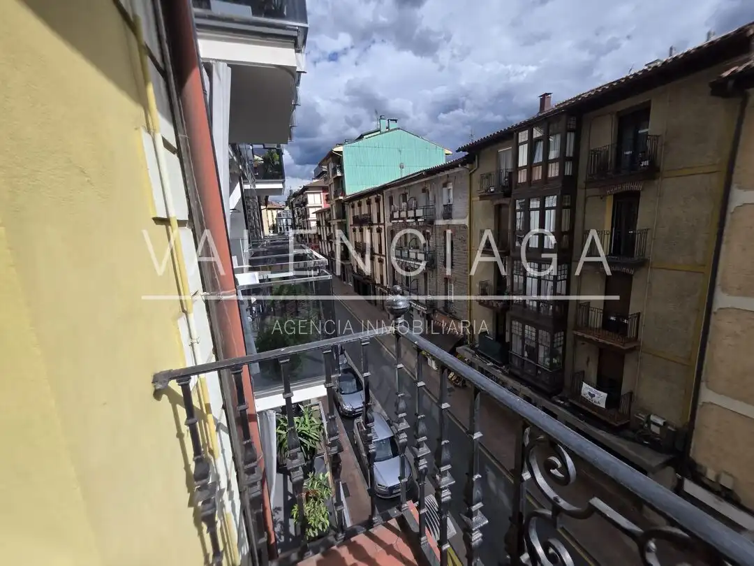 Außenansicht von Wohnung zum Verkauf in Ordizia mit Balkon