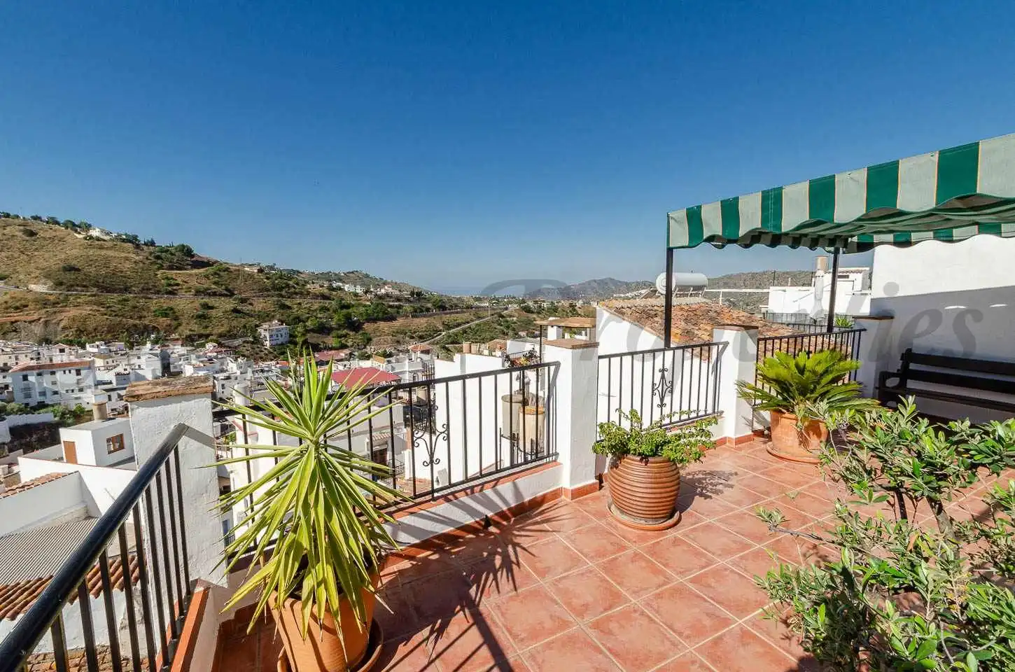 Casa con terrazza in vendita a Cómpeta