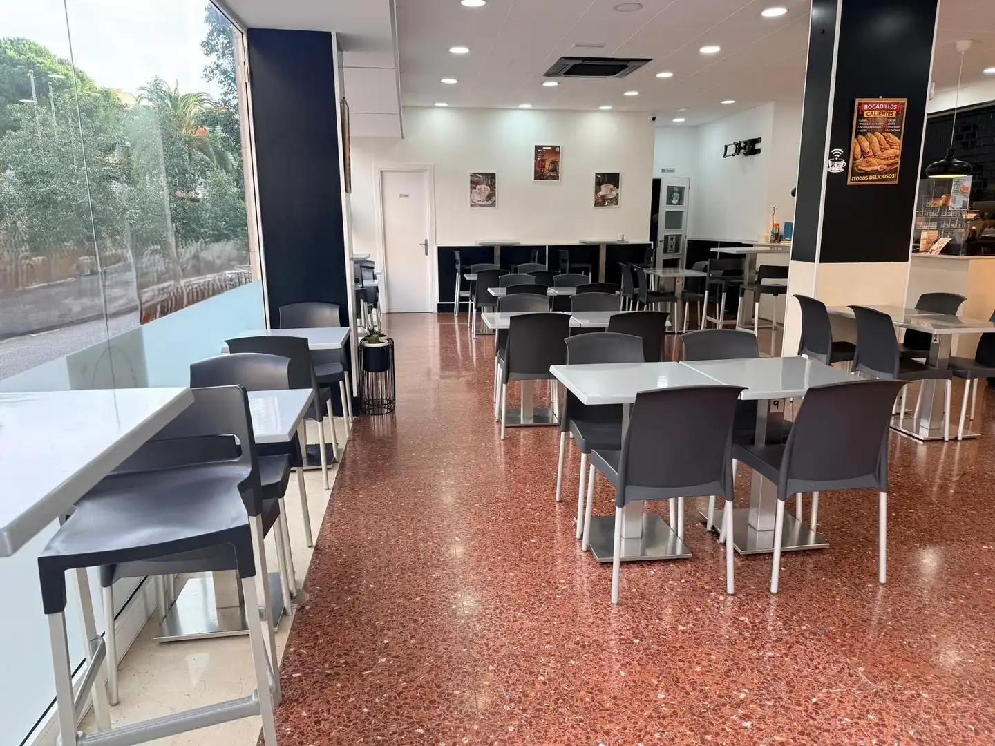 Local en traspaso en Barcelona con Aire acondicionado, Terraza y Amueblado