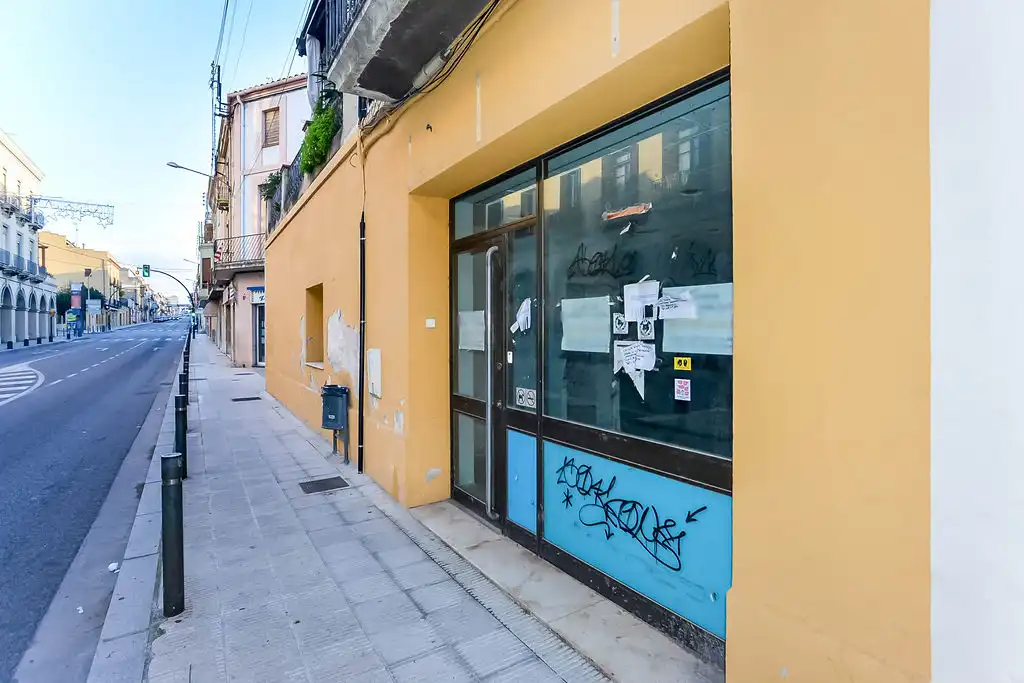Local commercial à vendre à Av de les Voltes, imagen 3