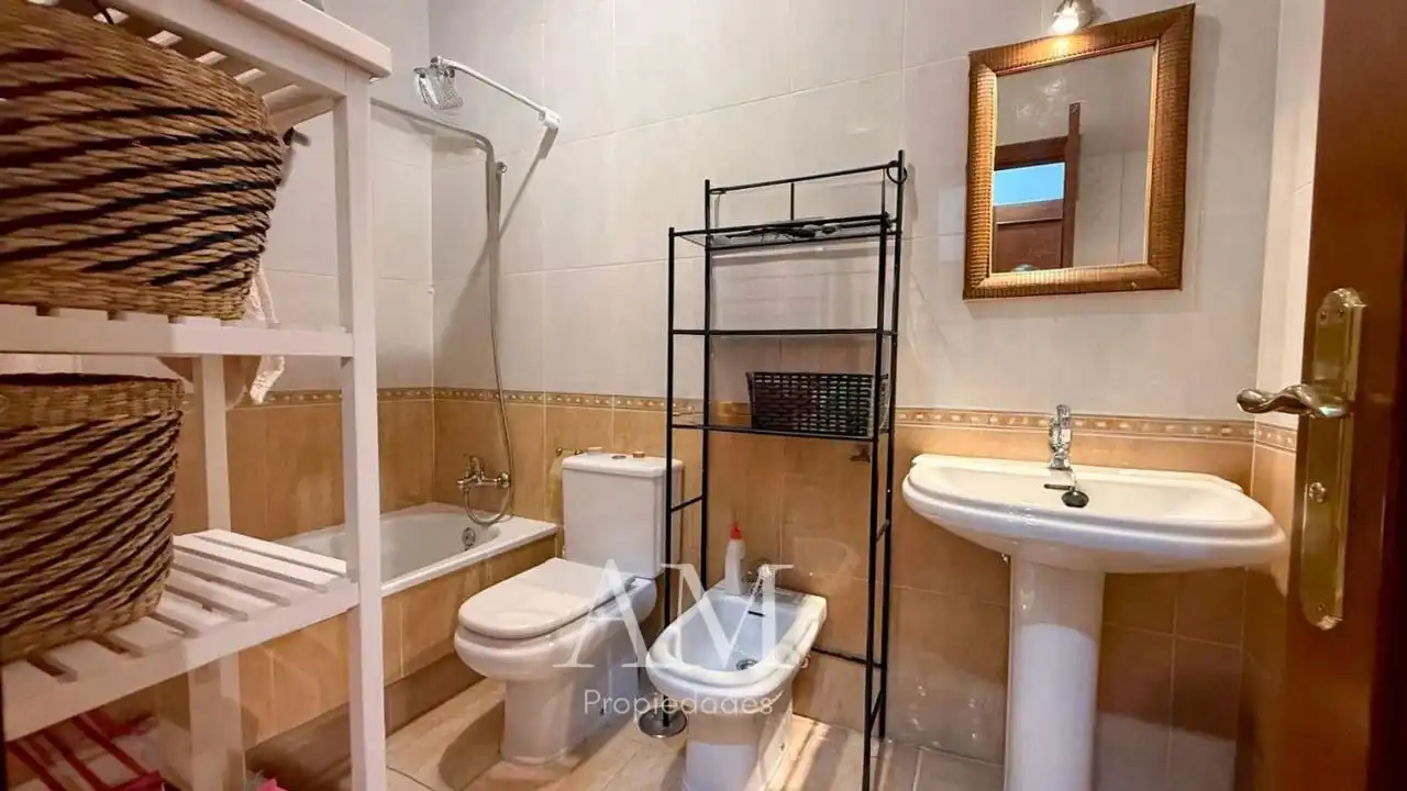 Baño de Ático en venta en Gondomar con Calefacción, Terraza y Trastero
