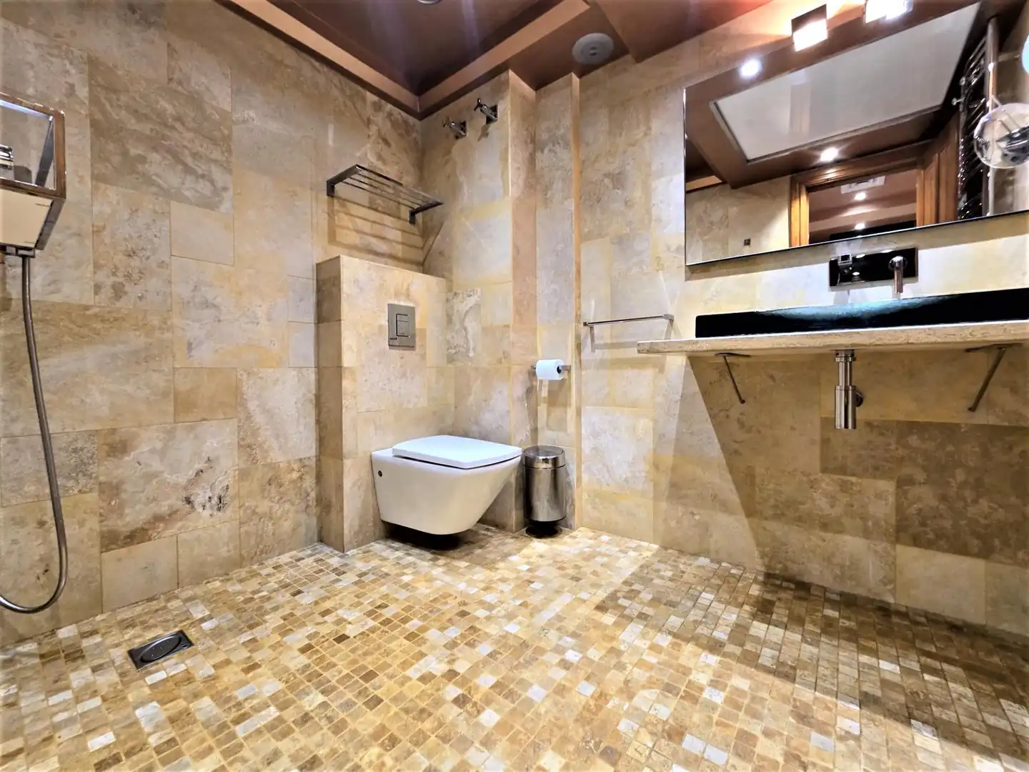 Bany de Casa o xalet de lloguer en Málaga amb Aire condicionat, Jardí privat i Terrassa