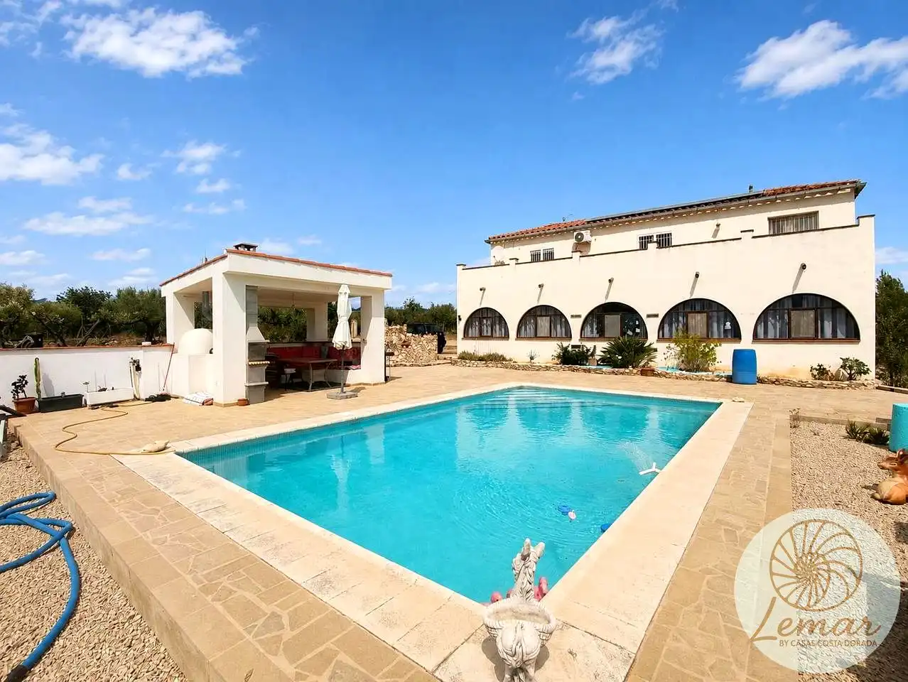 Schwimmbecken von Country house zum Verkauf in L'Ametlla de Mar  mit Klimaanlage, Heizung und Privatgarten