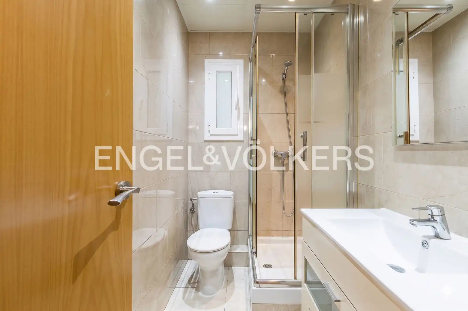 Bathroom of Flat for sale in Barcelona  with Air Conditioner, Heating and Balcony