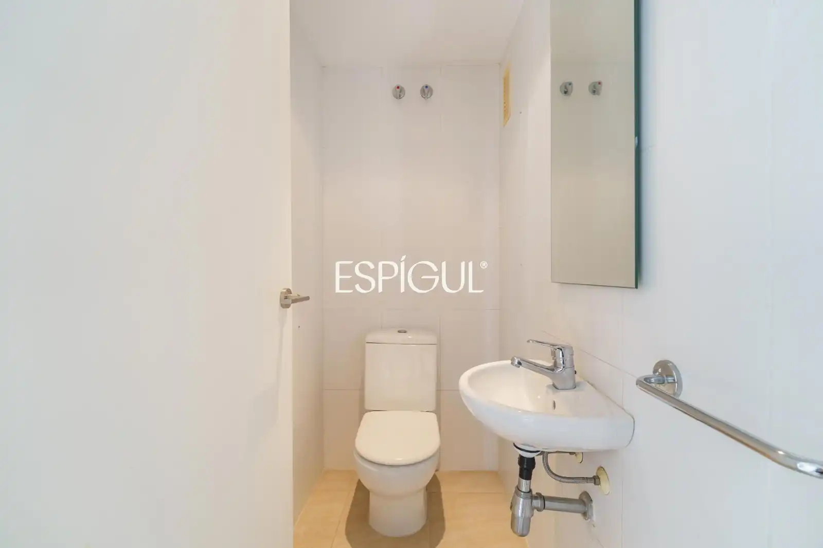 Baño de Piso en venta en Barcelona con Aire acondicionado, Calefacción y Terraza