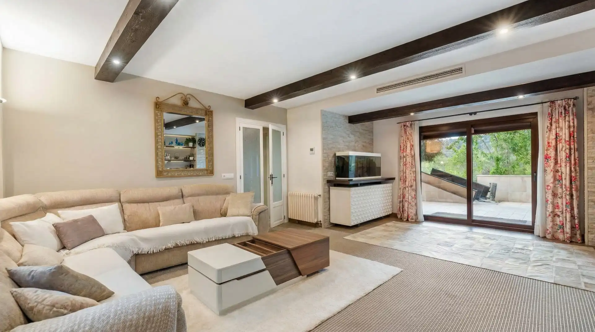 Wohnzimmer von Country house zum Verkauf in Calvià mit Klimaanlage, Heizung und Terrasse