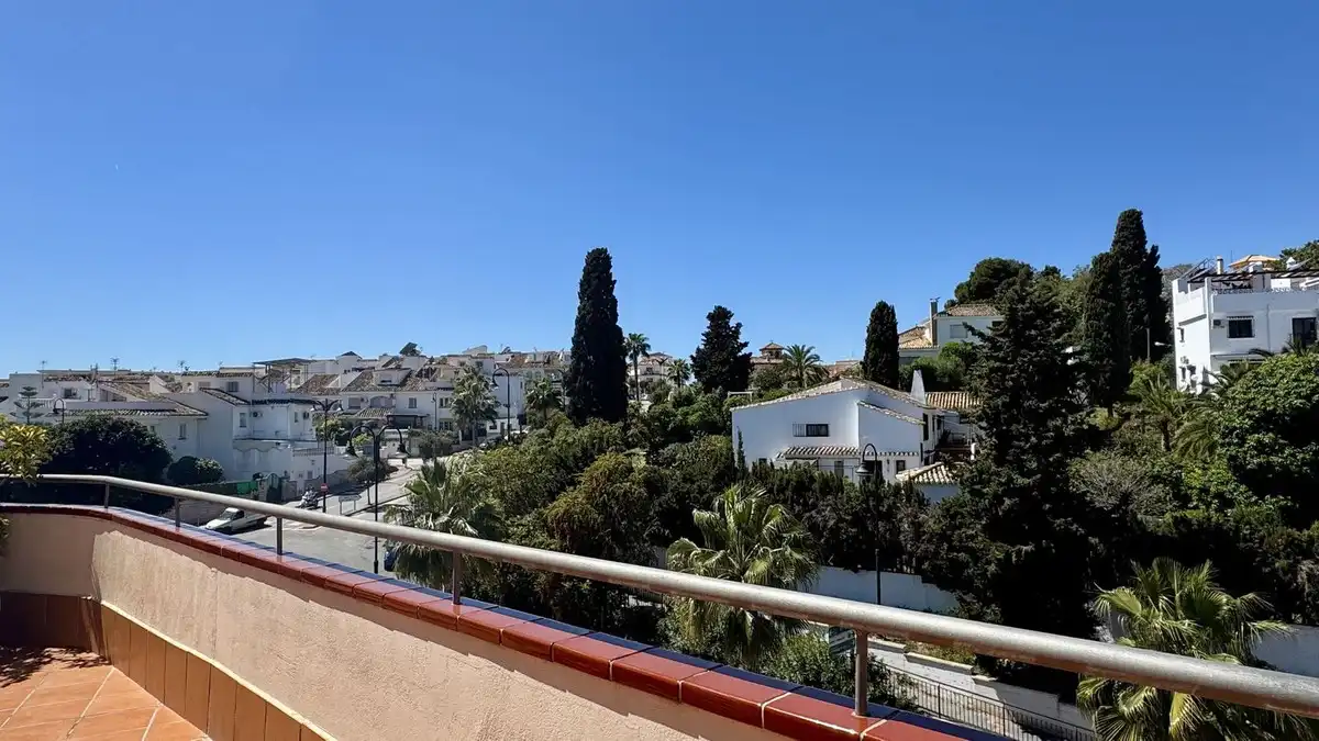 Vista exterior de Àtic en venda en Fuengirola amb Aire condicionat, Moblat i Piscina comunitària