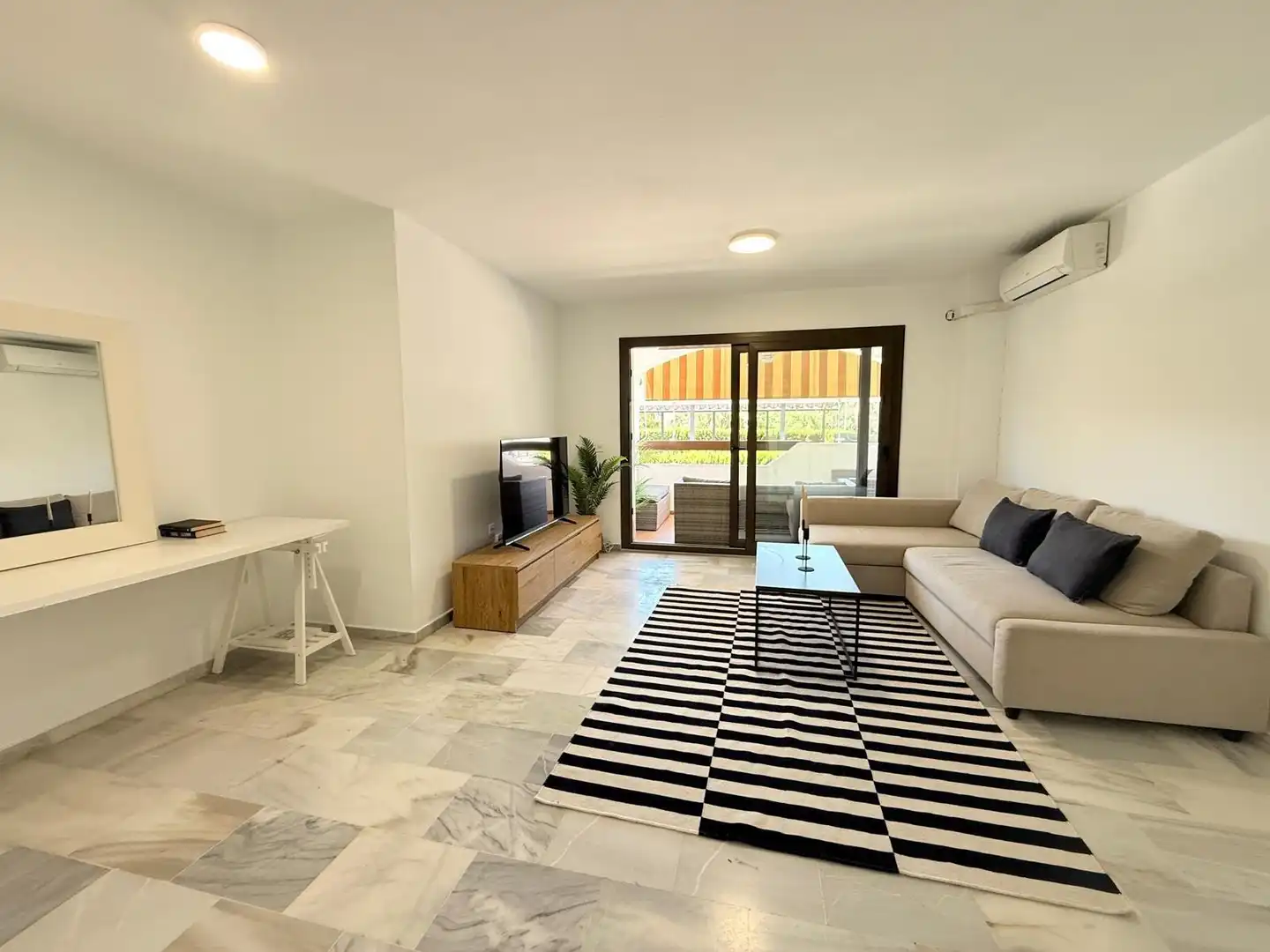 Living room of Apartments for sale in Fuengirola  with Air Conditioner, Terrace and Balcony