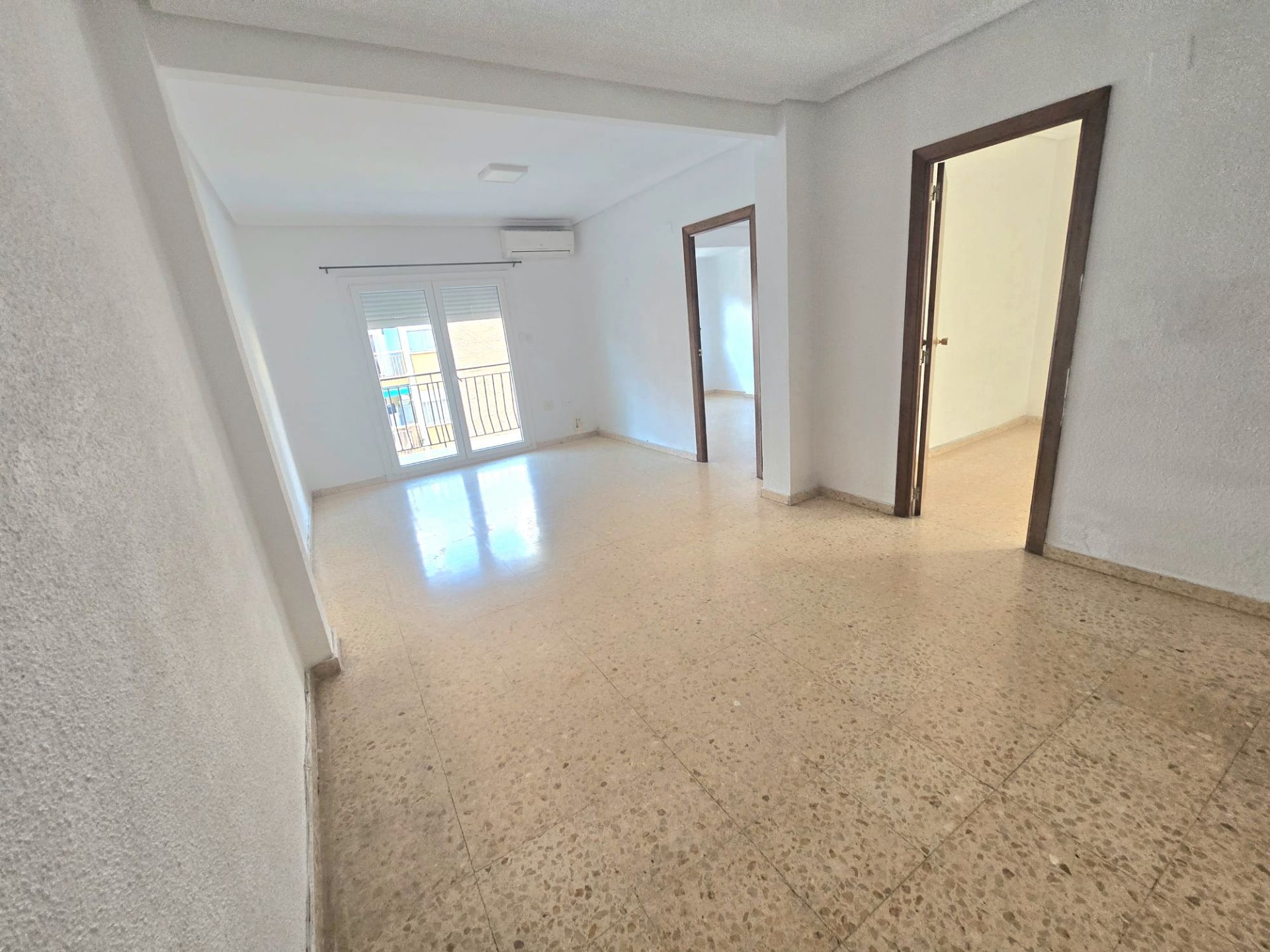 Vista exterior de Pis en venda en  Valencia Capital amb Aire condicionat, Moblat i Forn