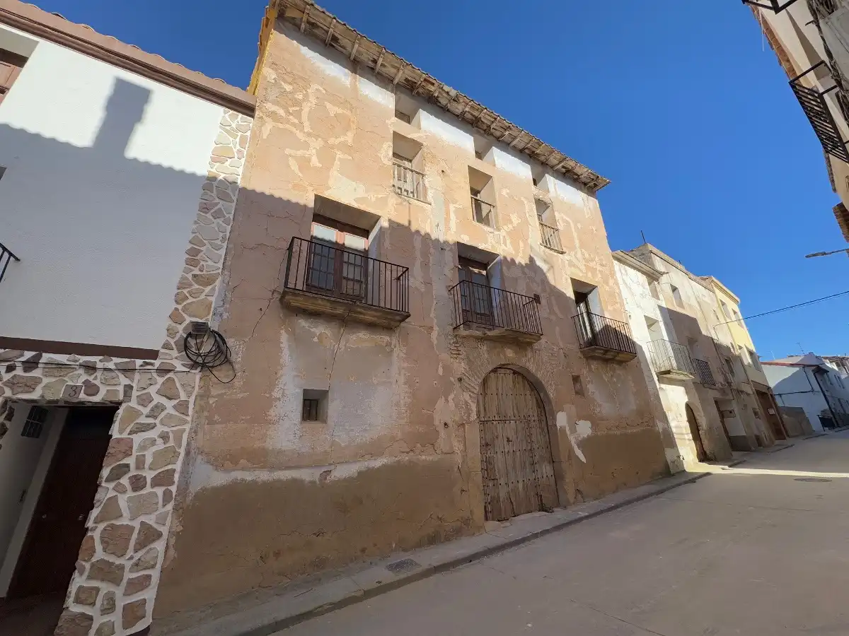Vista exterior de Casa adosada en venda en Castelserás amb Balcó