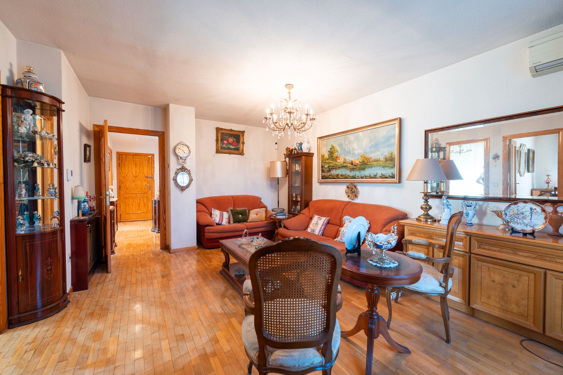 Living room of Flat for sale in  Madrid Capital  with Air Conditioner, Heating and Parquet flooring