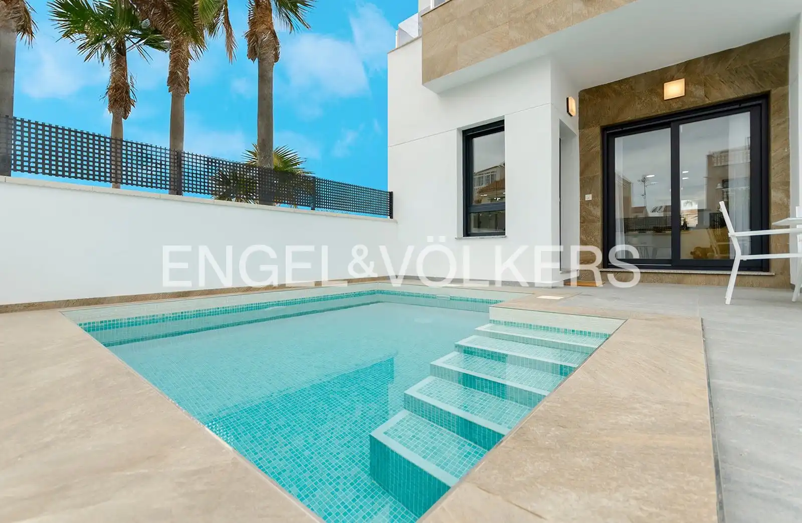 Piscina de Casa o xalet en venda en Torrevieja amb Aire condicionat, Calefacció i Jardí privat
