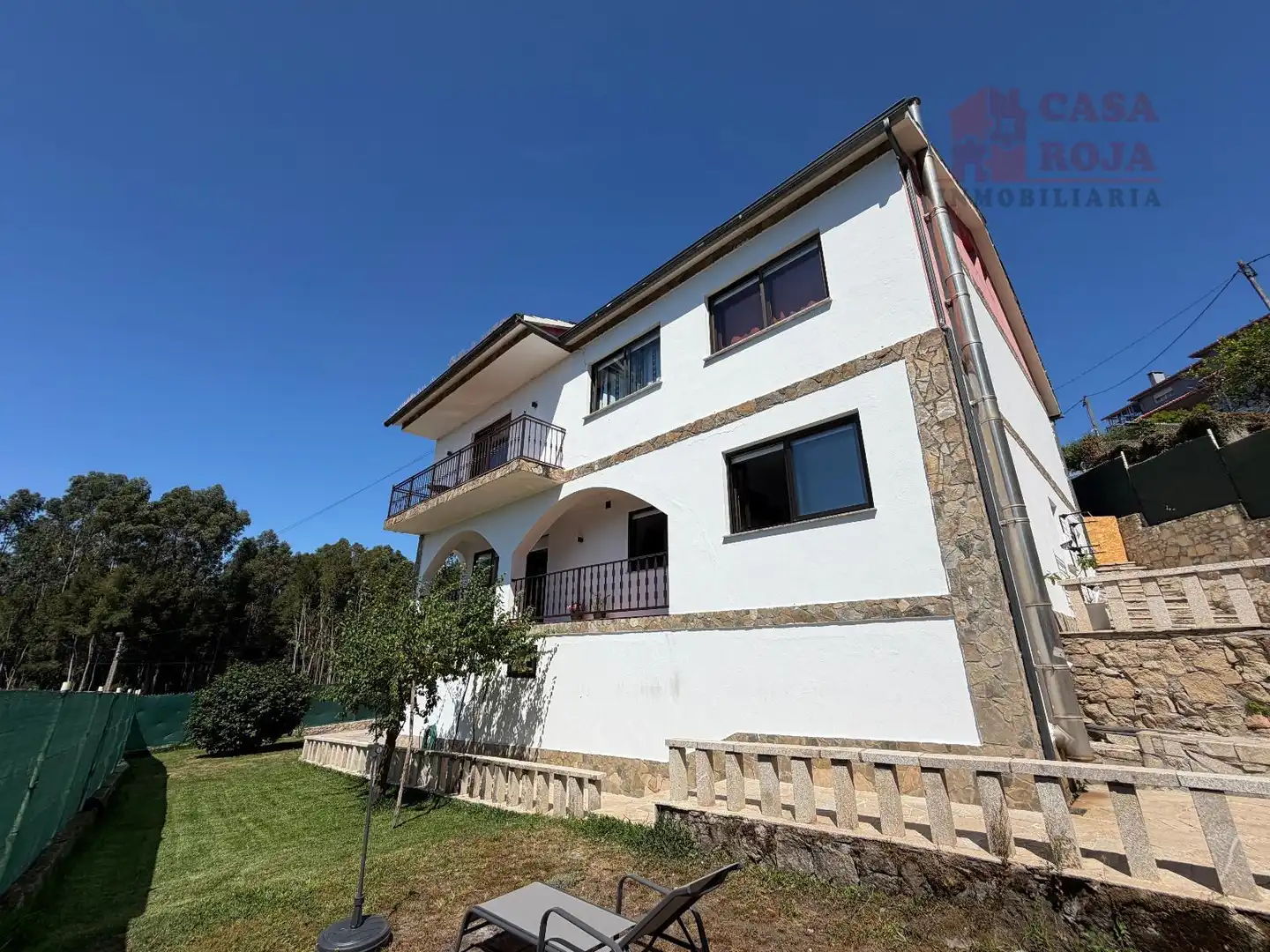 Vista exterior de Casa o xalet en venda en Cangas  amb Calefacció, Terrassa i Moblat