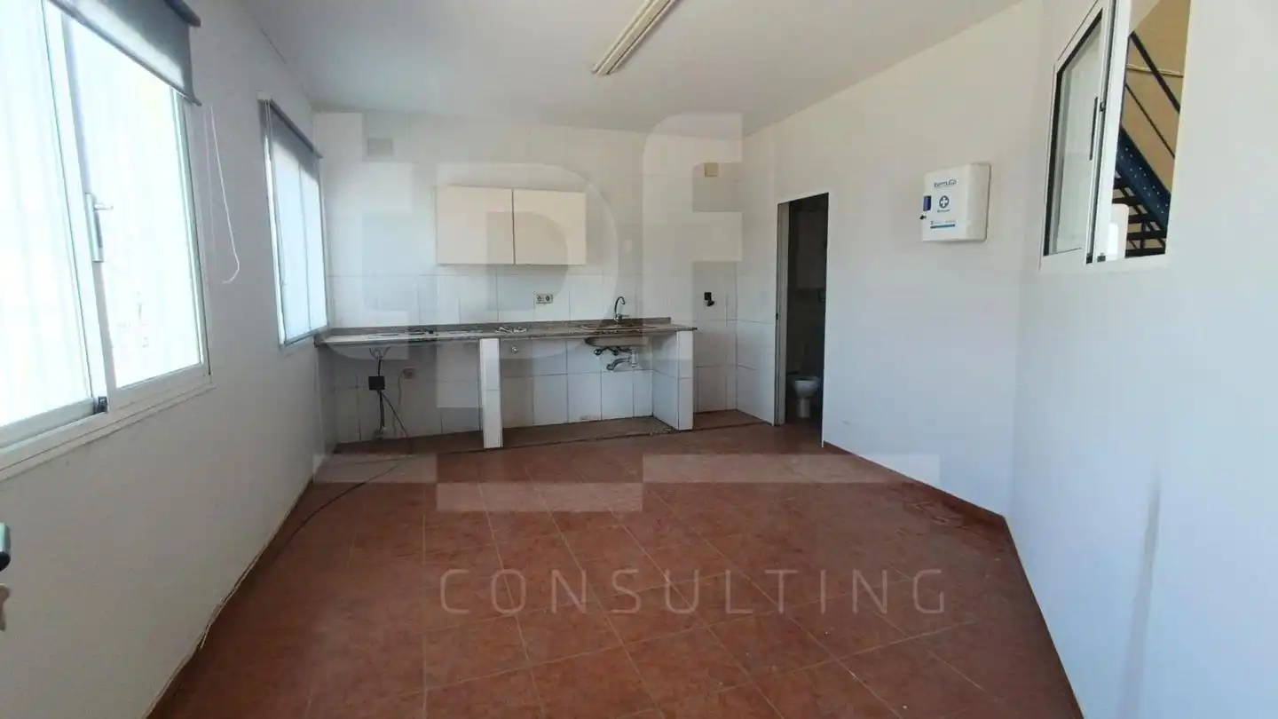 Industrial building to rent in Avinguda dels Fusters, imagen 6