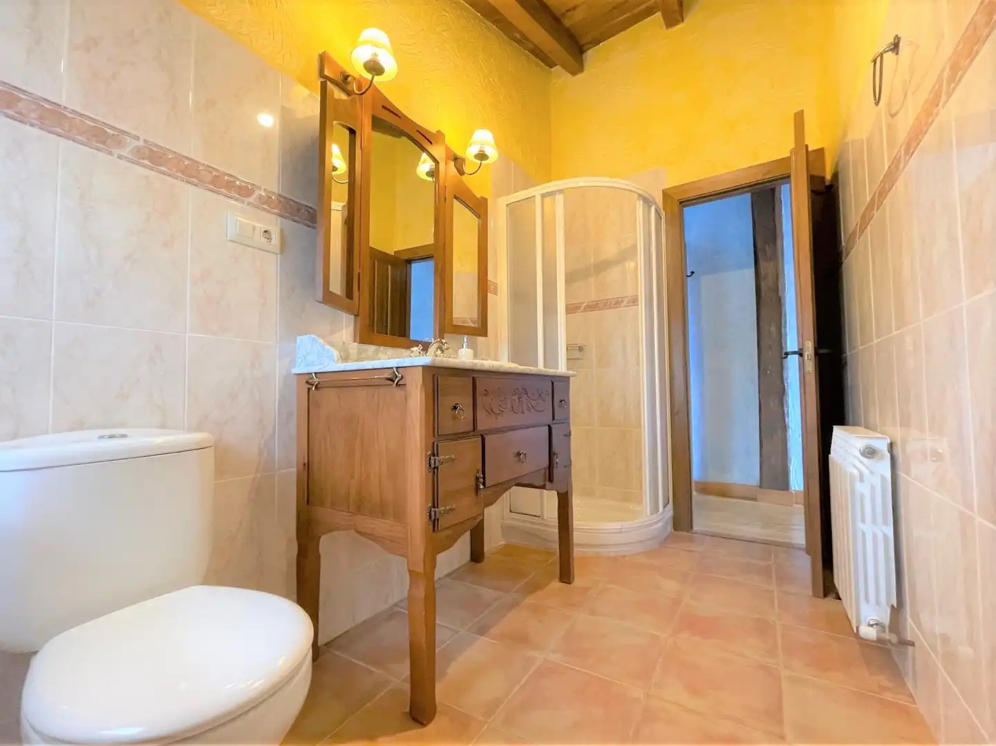 Badezimmer von Country house zum Verkauf in Villarcayo de Merindad de Castilla la Vieja mit Terrasse, Möbliert und Balkon