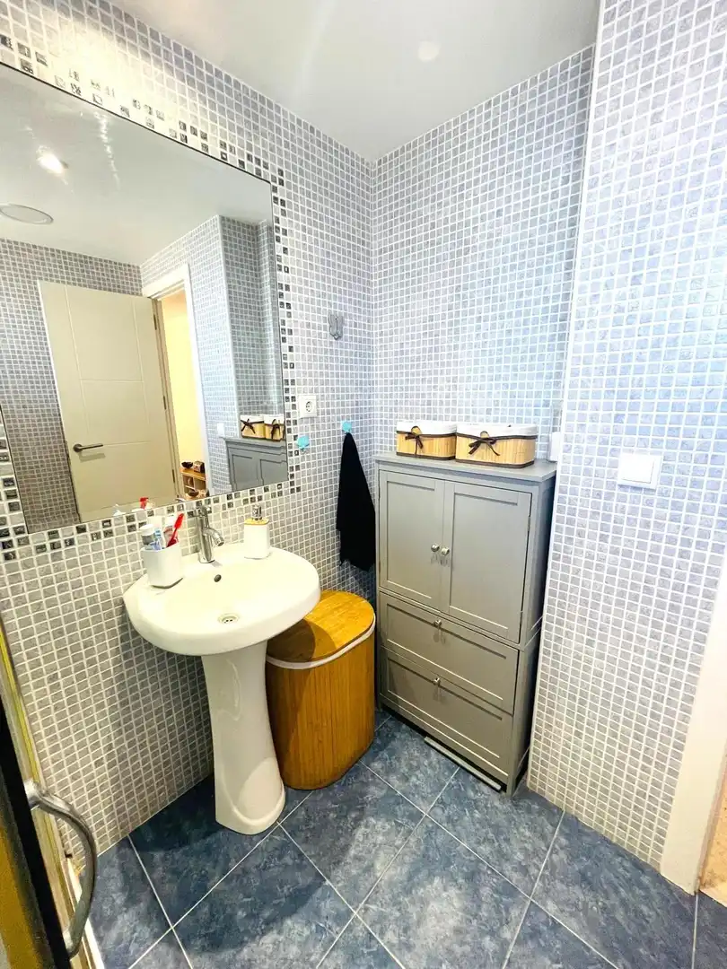 Bany de Apartament en venda en Benidorm amb Aire condicionat, Moblat i Balcó